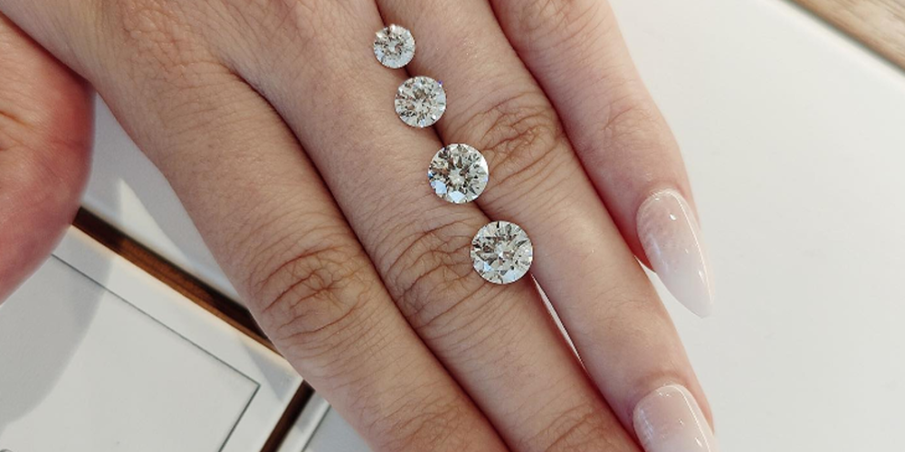 What Size Should the Diamond In My Engagement Ring Be?