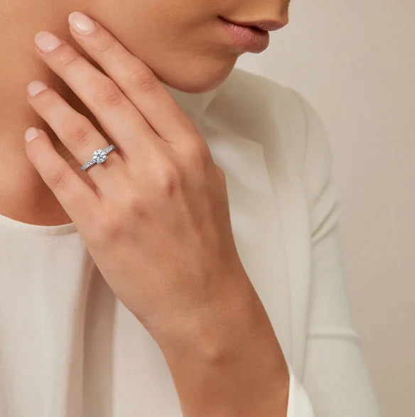 Louise - Round Cut Platinum Engagement Ring